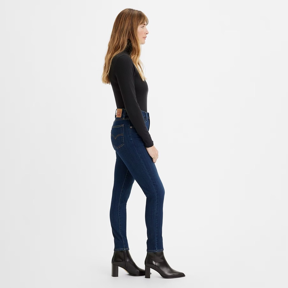 Levi’s 721 High rise skinny dark wash